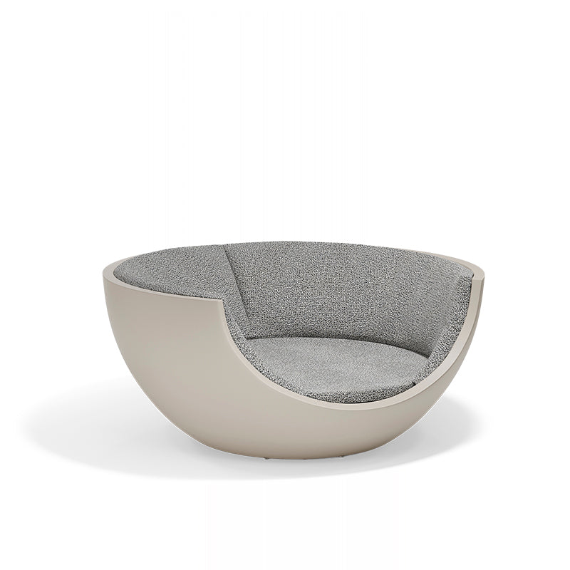 Ecru Moon daybed by Ramón Esteve for Vondom, sculptural half-moon lounger in reclaimed luxury design made from Mediterranean recycled plastic – Modern Coastal Living.| Ecru