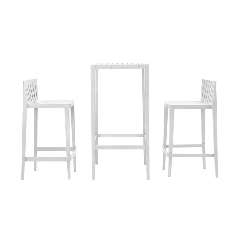 White Spritz bar stools and bar table by Archirivolto Design for Vondom, luxury outdoor bar set in reclaimed elegance crafted from Mediterranean recycled plastic – Modern Coastal Living.| White