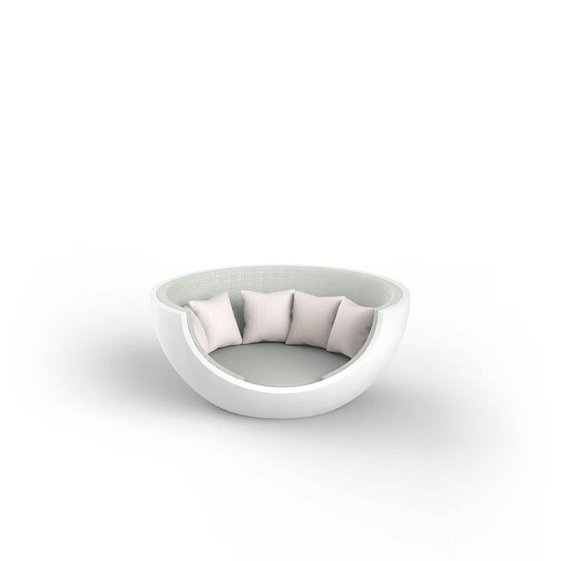 White Moon daybed by Ramón Esteve for Vondom, sculptural half-moon lounger in reclaimed luxury design made from Mediterranean recycled plastic – Modern Coastal Living.| White