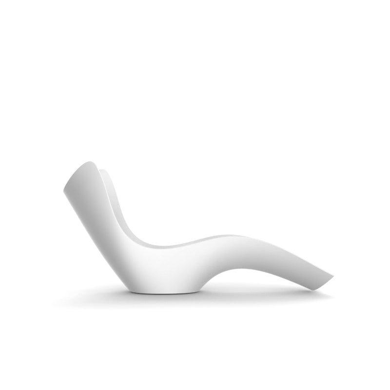 White Surf sun lounger by Karim Rashid for Vondom, luxury designer lounger in reclaimed elegance crafted from Mediterranean recycled plastic – Modern Coastal Living.| White
